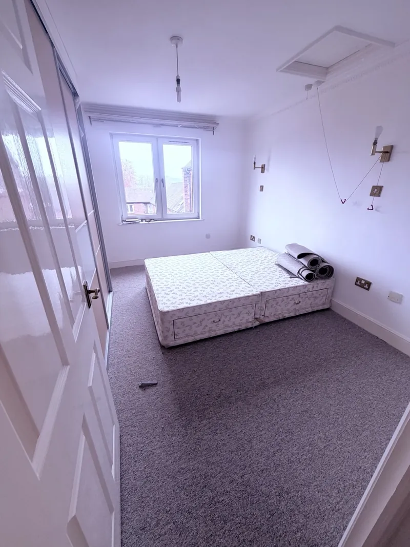 Painting & decorating by Hampshire Premier Construction