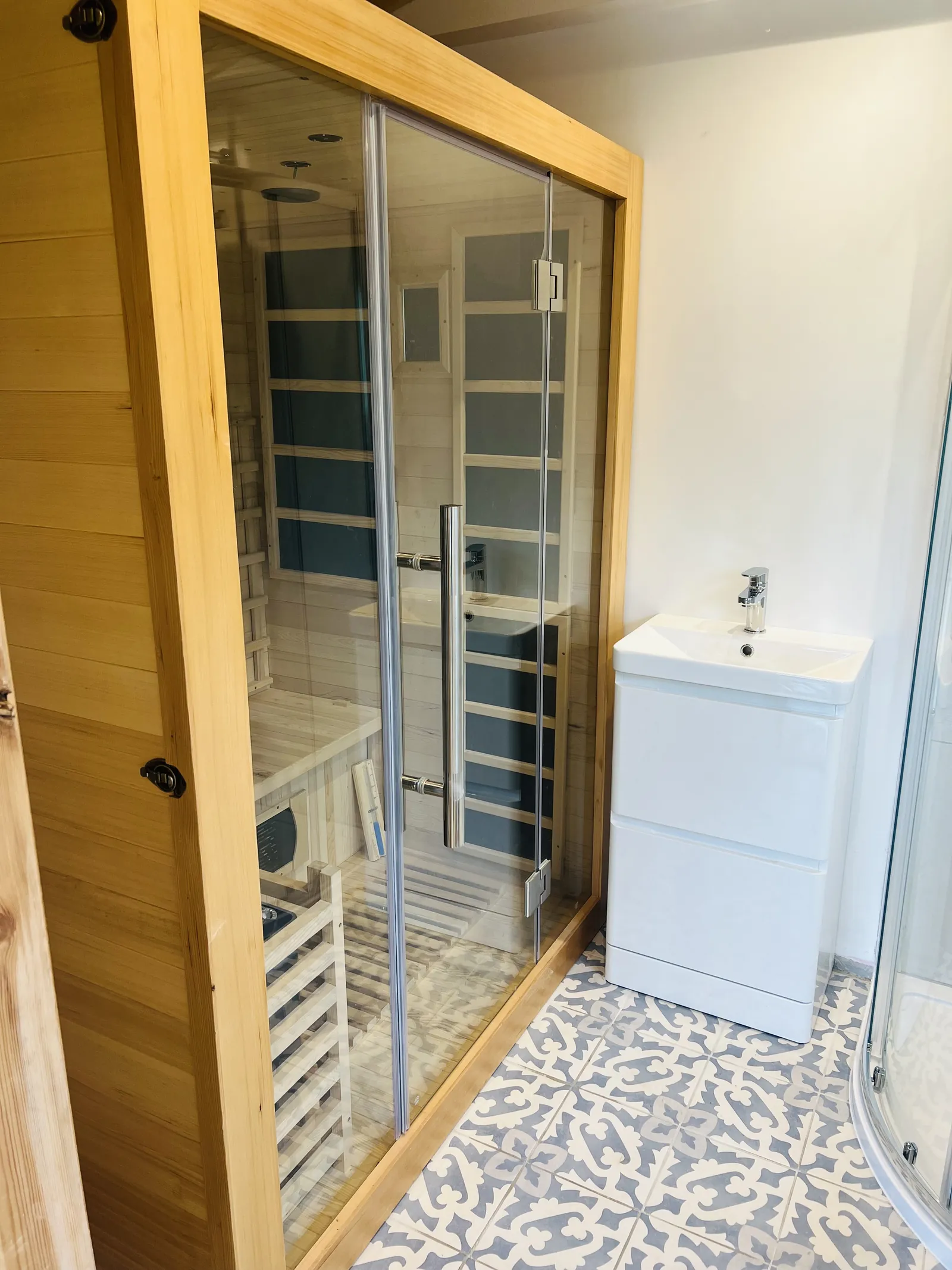Saunas & steam rooms by Hampshire Premier Construction
